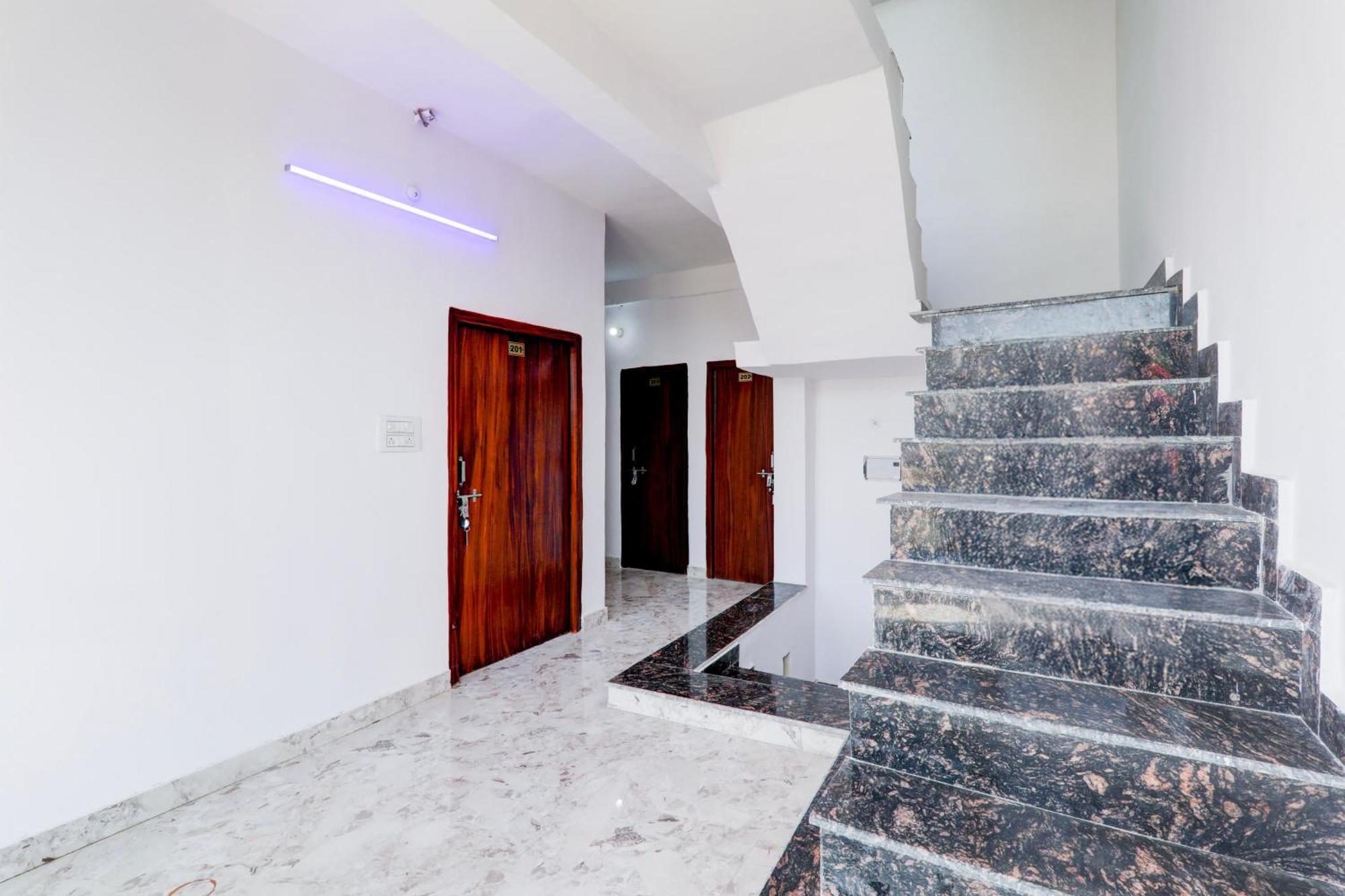 Hotel O Rn Chinhat Exterior foto